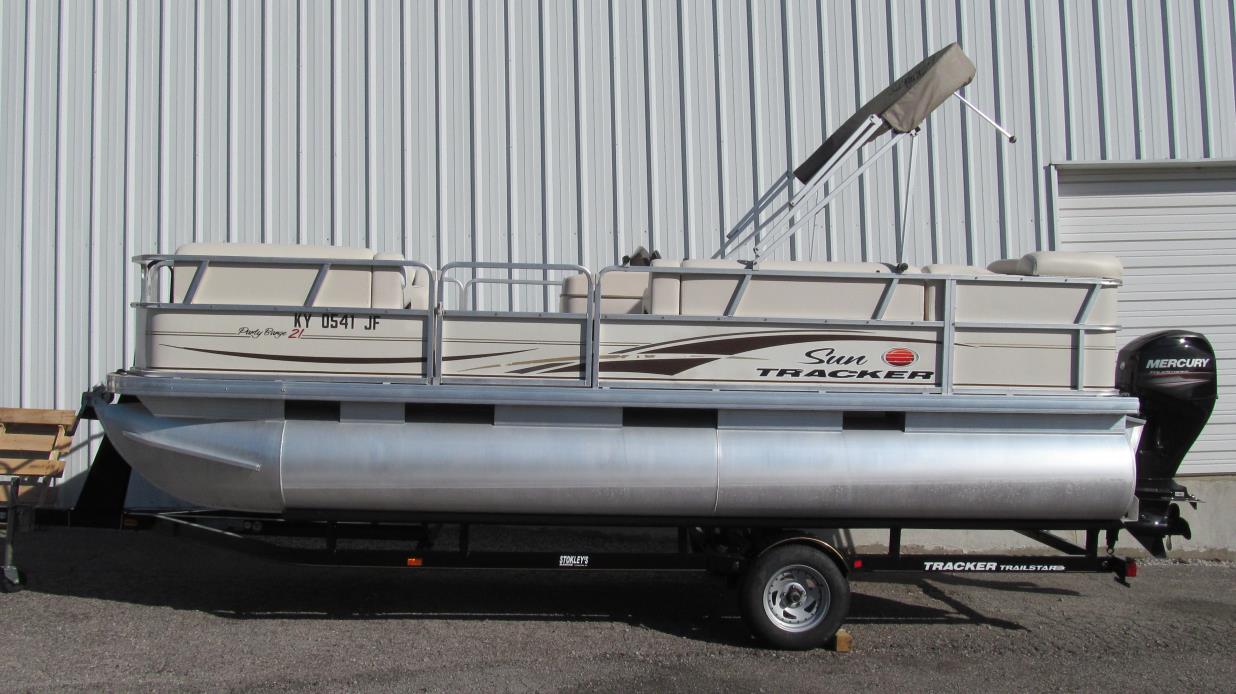 2006 Sun Tracker 21 Party Barge