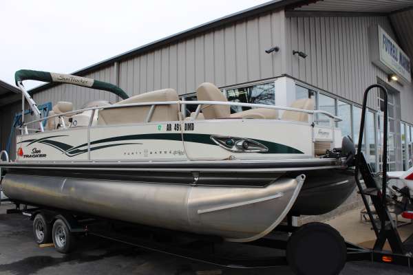 2011 Sun Tracker PARTY BARGE 22 Sport Fish