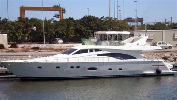 2003 Ferretti Yachts 680