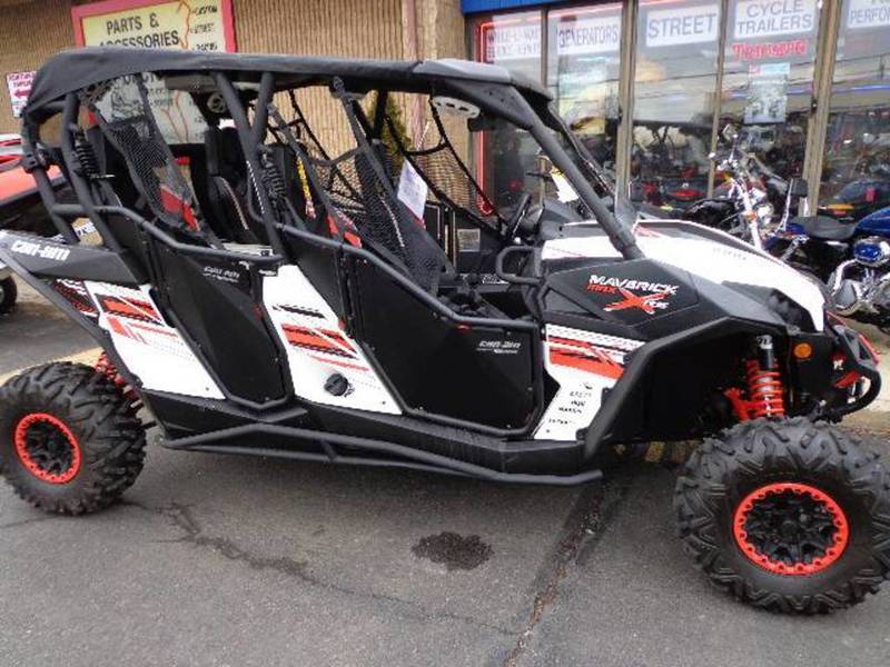 2014 Can-Am Maverick MAX X rs DPS 1000R White, Black & Can-Am Red