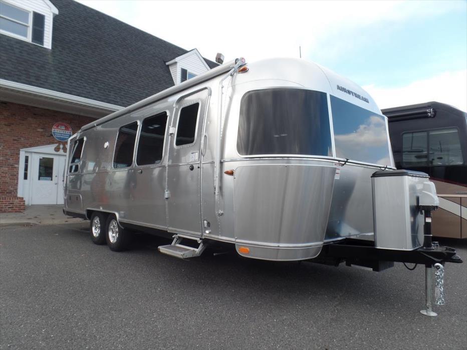 2017 Airstream Flying Cloud 28 Twin