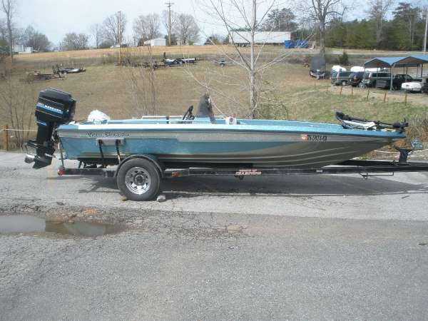 FS. CHAMPION 171DC BASSBOAT