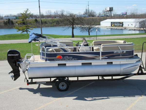 2012 Sun Tracker Party Barge 18 DLX