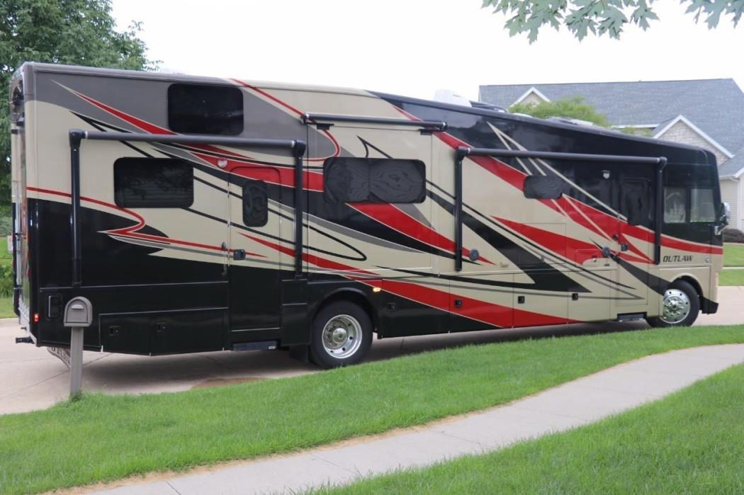2014 Thor Motor Coach OUTLAW 37MD