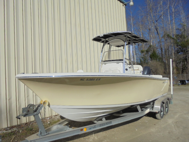 2014 Sportsman Boats Center Console Heritage 211