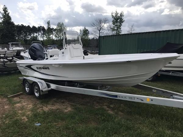 2017 BLUE WAVE BOATS 2200 Pure Bay
