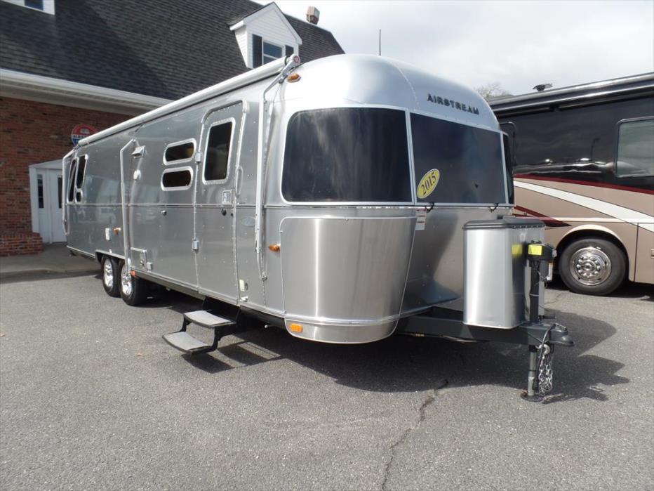 2015 Airstream Flying Cloud 30W Queen