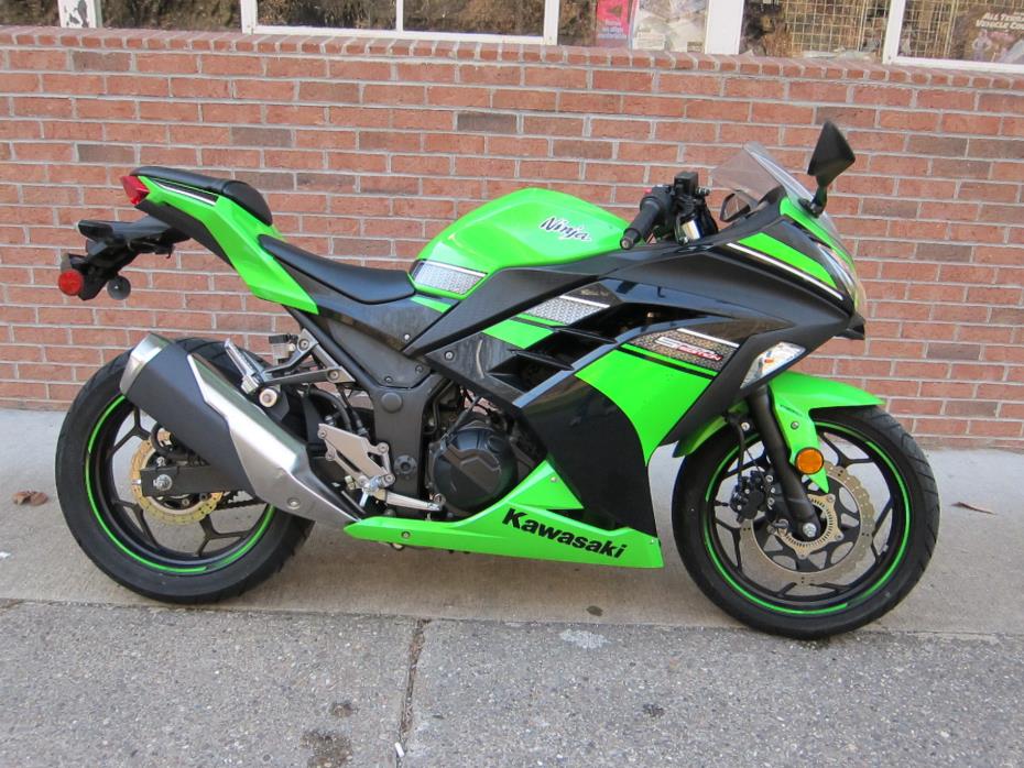 . Lilla skridtlængde Kawasaki Ninja 300 Lime Green Ebony motorcycles for sale