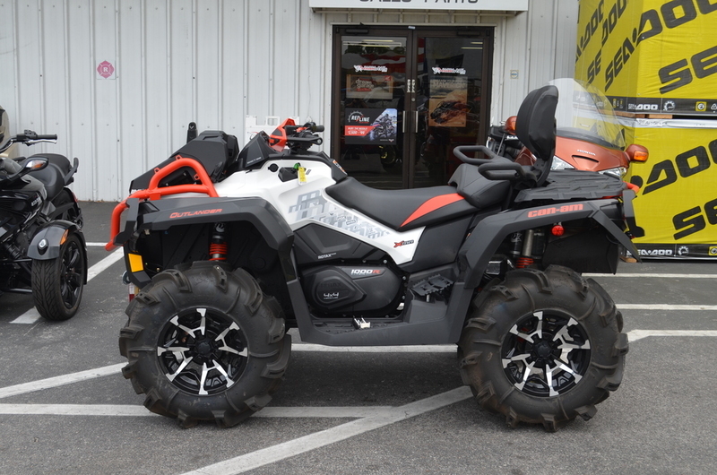 2017 Can-Am Outlander X mr 1000R Black, White & Can-Am Red