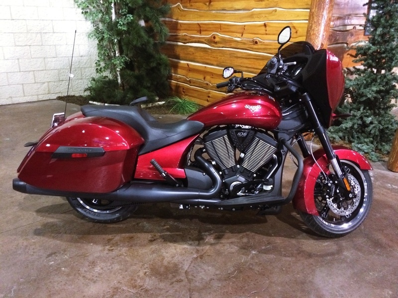2017 Victory Motorcycles Cross Country Gloss Sunset Red ABS