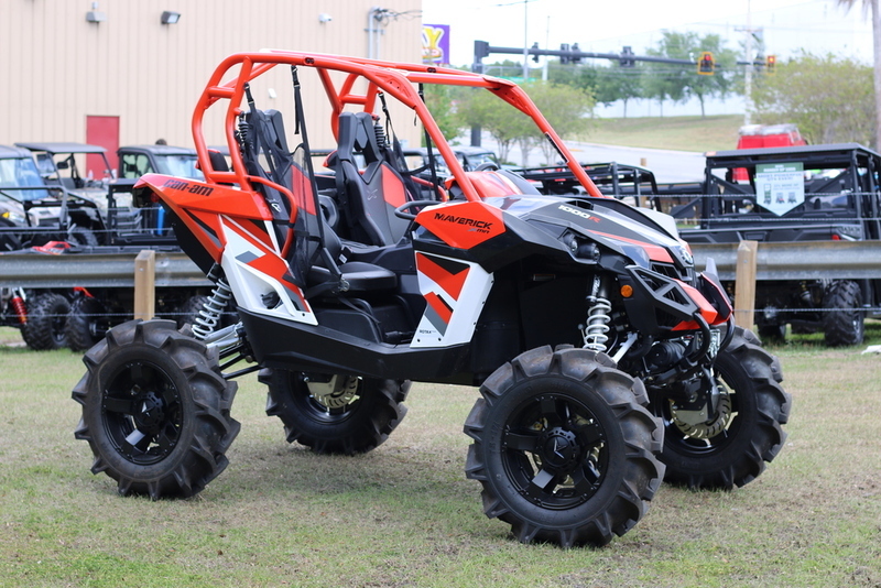 2017 Can-Am Maverick X mr 1000R White, Black & Can-Am Red