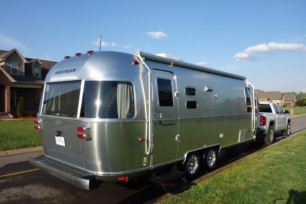 7. 2018 Airstream Flying Cloud 25FB For Sale by Owner - $75,000 - wide 8