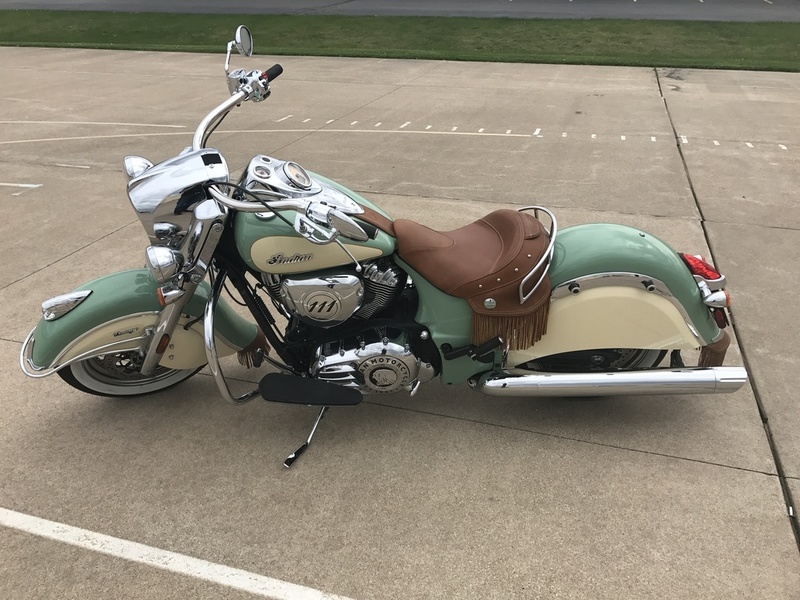 2016 Indian Motorcycle Chief Vintage Willow Green and Ivory Cream