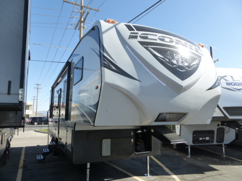 2018 Eclipse ICONIC Iconic Wide Lite 5th Wheel 2817CKG