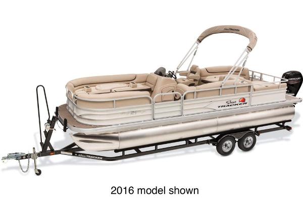2017 Sun Tracker Party Barge 24 DLX