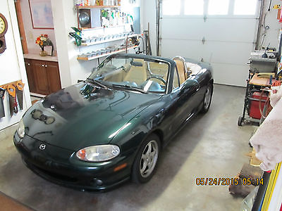 Mazda : MX-5 Miata 2 DOOR CONVERTIBLE/ HEATED BACK GLASS green with tan interior, amfm radio cd,tape, new upholstery, style bar, & grille