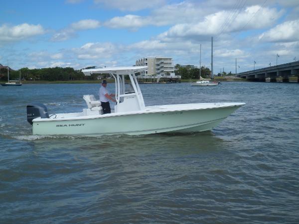 2016 Sea Hunt BX 24 BR