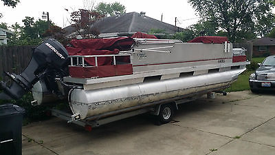PONTOON BOAT NEW ENGINE AND NEW TRAILER