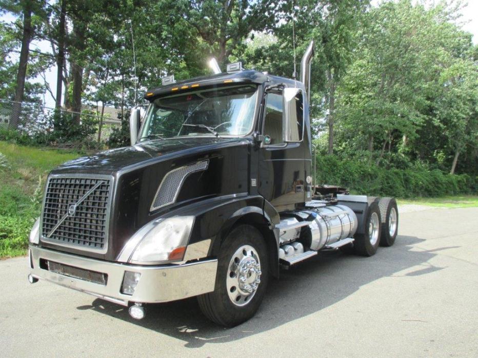 2013 Volvo Vnl64  Conventional - Day Cab