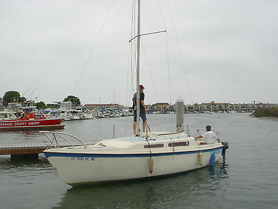 MACGREGOR  25 ft  1983 SAILBOAT  MINT VINTAGE CONDITION EASY TO SAIL 10HP MOTOR