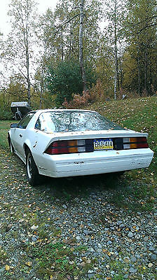 Chevrolet : Camaro Z28 White, T Top, 305 fuel injected