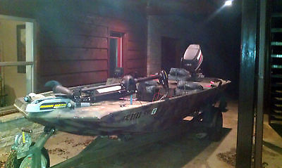 16 foot Alumacraft Maverick-Camo Fishing, Duck Boat & Trailer, 90hp Yamaha motor