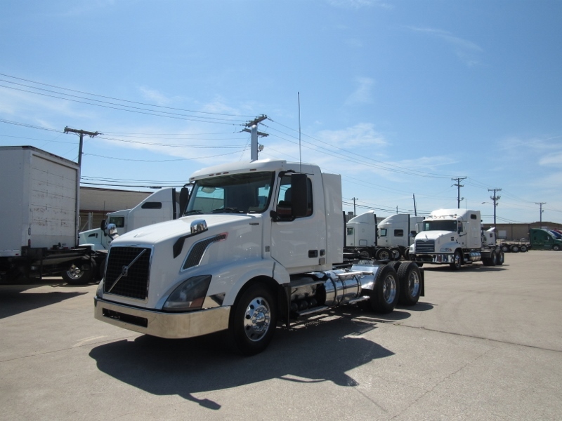 2013 Volvo Vnl300  Conventional - Day Cab