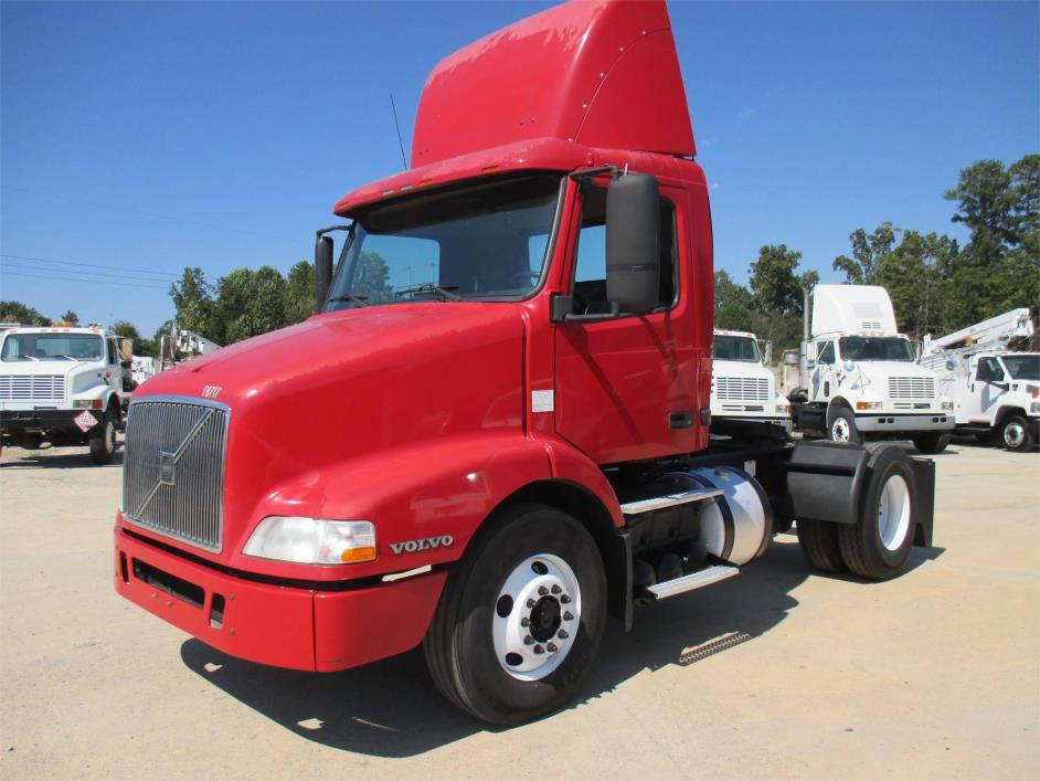 2002 Volvo Vnl42t300  Conventional - Day Cab