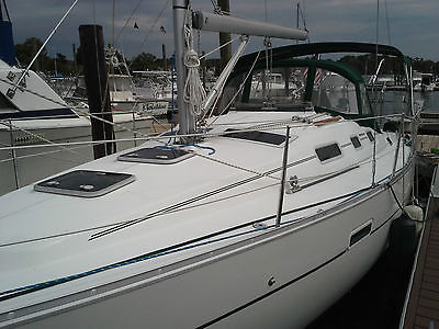 2005 Beneteau 323 - Cleanest Beneteau 323 on the market - Check out the options!