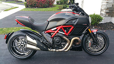 Ducati : Other 2015 ducati diavel carbon red