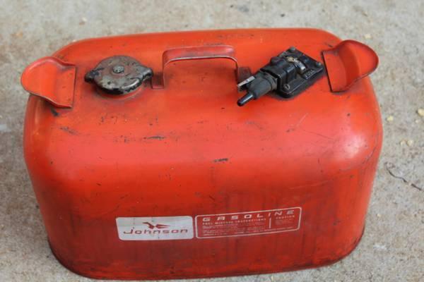 6 gallon johnson & Evinrude vintage metal boat marine gas cans