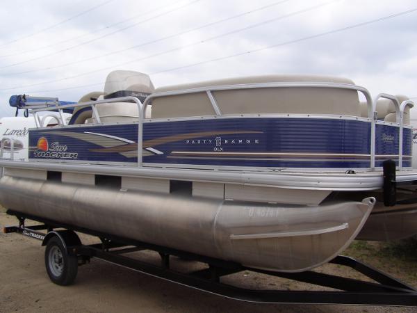 2013 Sun Tracker Party Barge 18 DLX