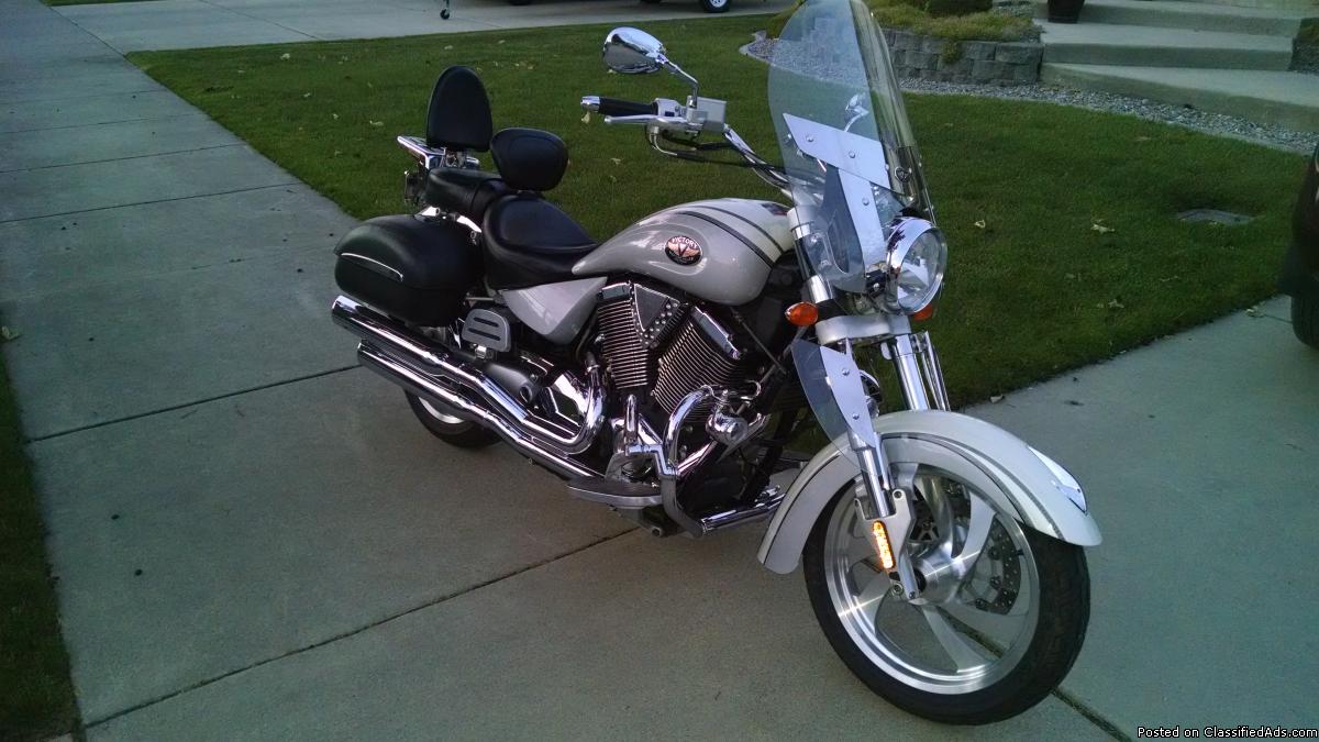 victory kingpin exhaust