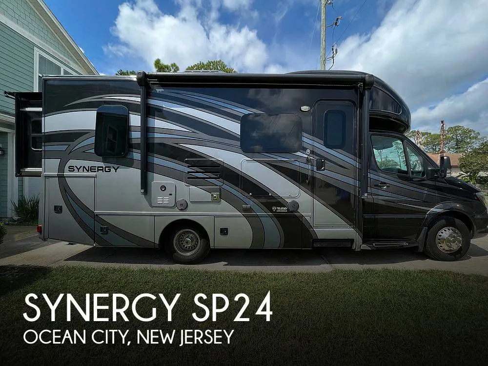 2017 Thor Motor Coach Synergy SP24