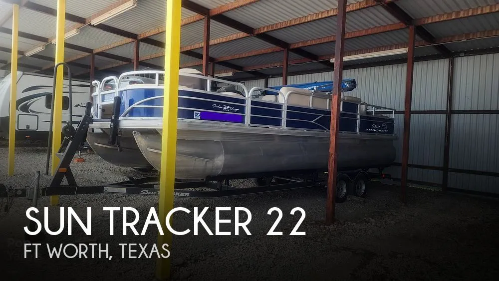 2017 Sun Tracker Fishin' Barge DLX 22 in Fort Worth, TX