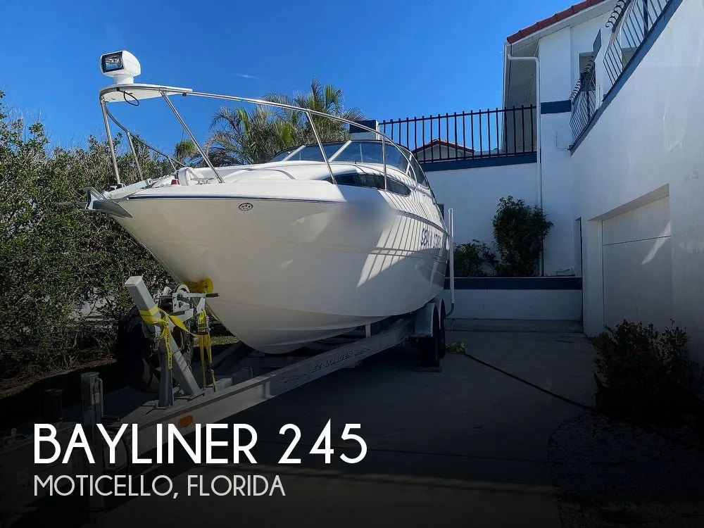 2004 Bayliner 245