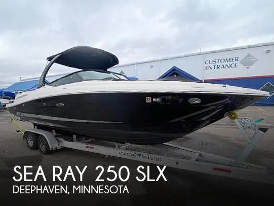 2013 Sea Ray 250 SLX in Deephaven, MN
