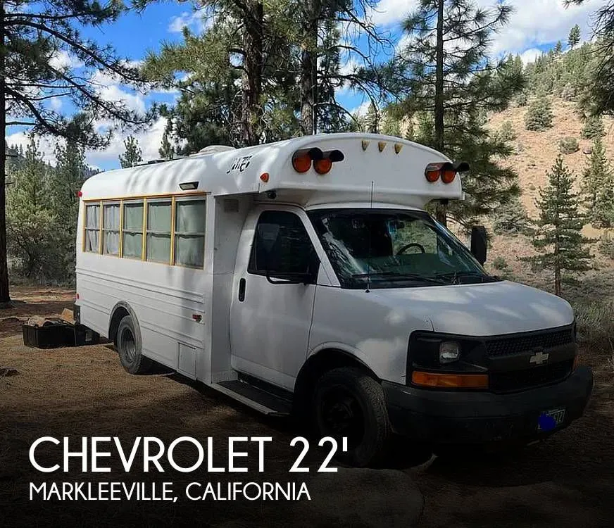 2005 Chevrolet 3500 Express Skoolie