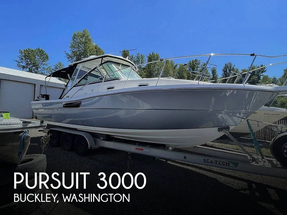 2001 Pursuit 3000 express in Buckley, WA