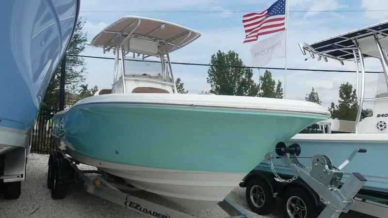 2024 Pioneer Boats Sportfish 222