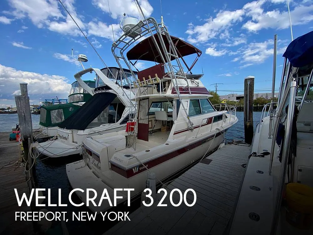 1985 Wellcraft Sport Bridge 3200 in Freeport, NY