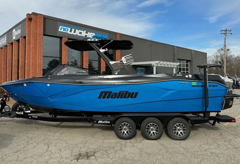 2023 Malibu Boats 26 LSV