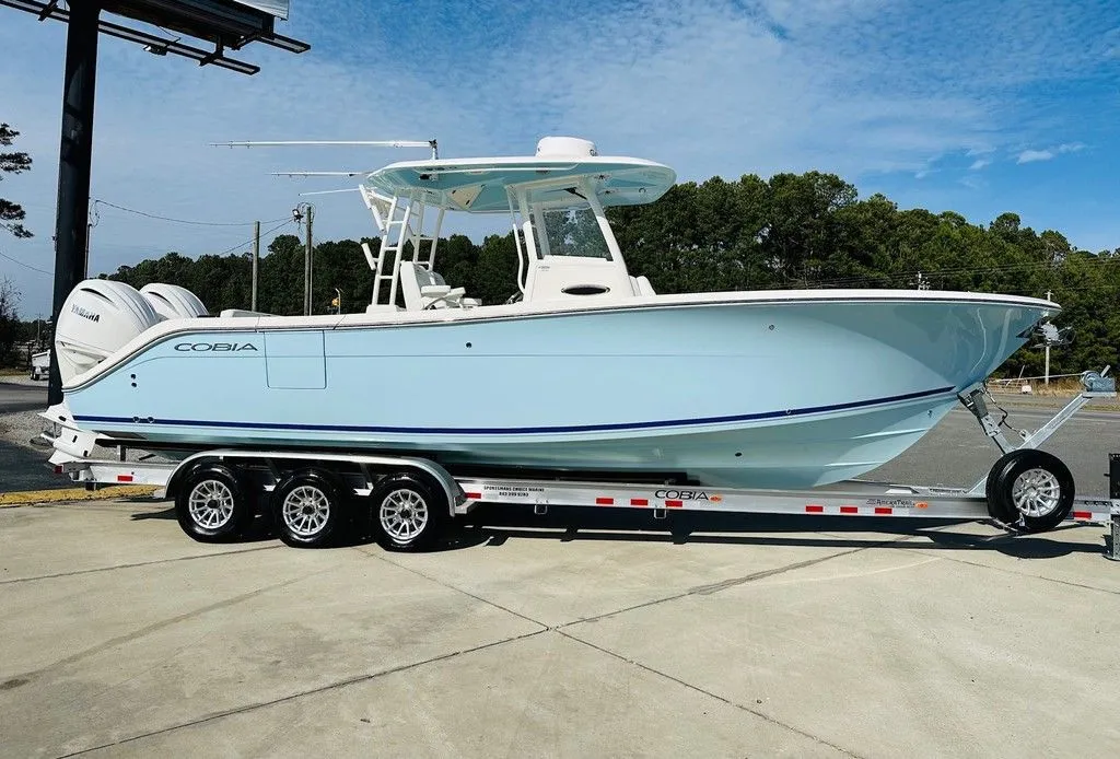 2023 Cobia Boats 301 CC