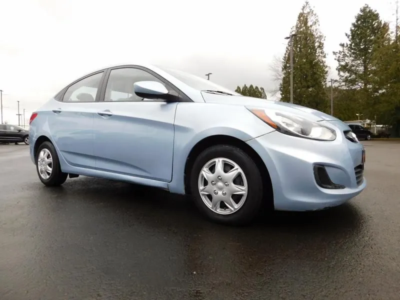 2014 Hyundai Accent SE 5-Door Automatic