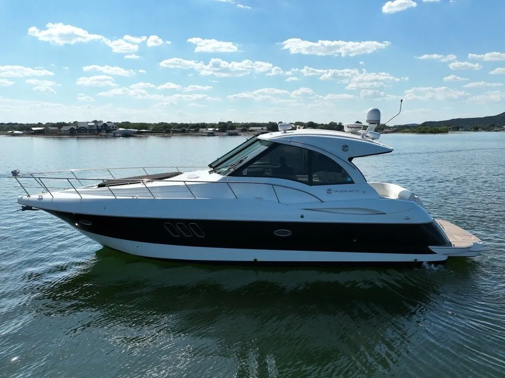 2010 Cruisers Yachts 420 Sport Coupe IPS