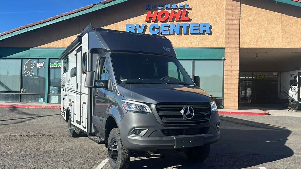 2025 Winnebago CC 623B