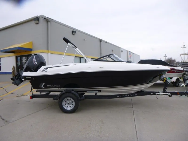 2023 Bayliner VR4 Bowrider - Outboard in Omaha, NE