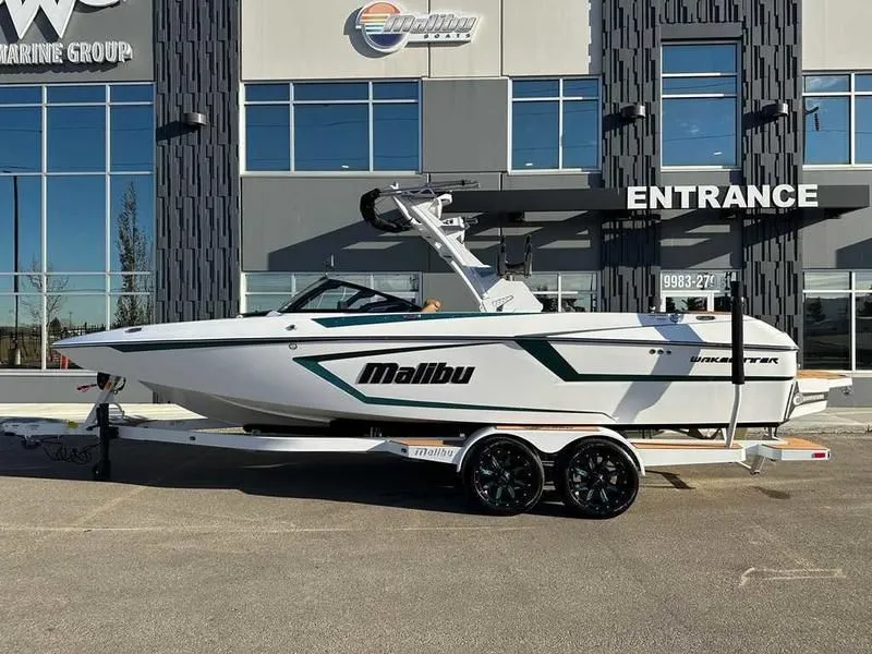 2024 Malibu Boats Wakesetter 24 MXZ in Calgary, AB