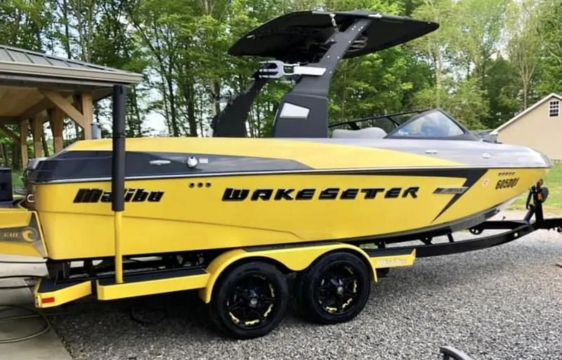 2015 Malibu Boats 22 VLX in Broadway, NC