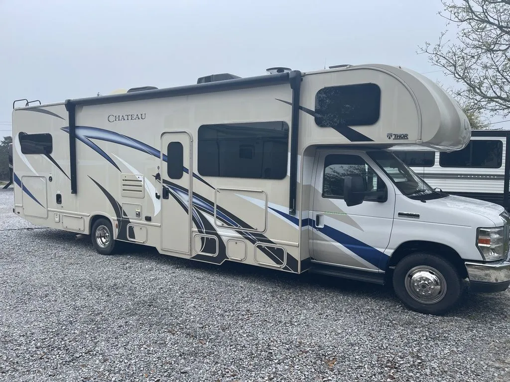 2019 Thor Motor Coach Chateau 31E Ford